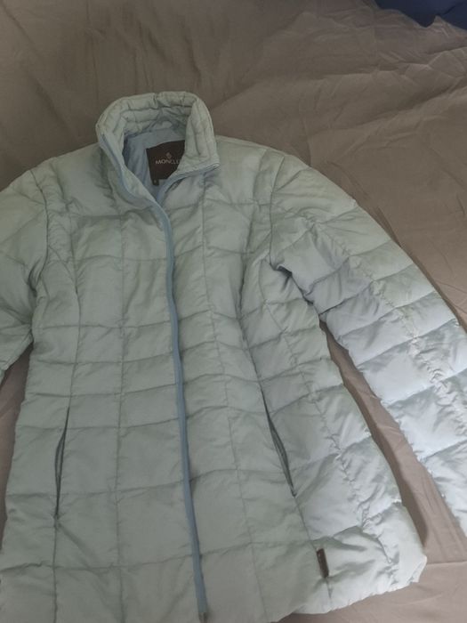 Продават се дамски якета