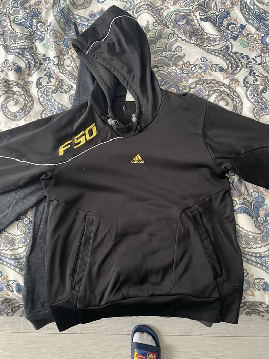 Продавам горнище Adidas и Playlife.