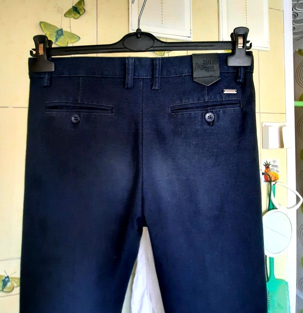 Продаю синие школьные джинсы