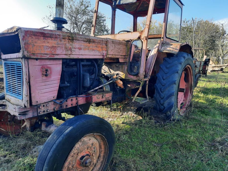 Tractor Universal 650