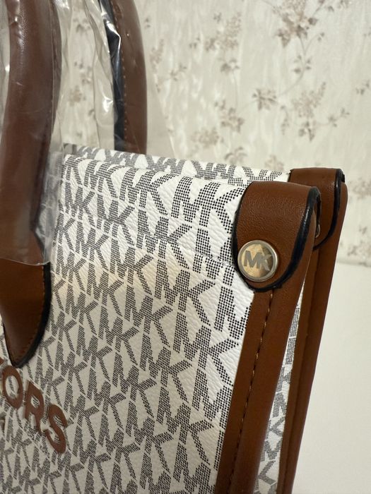 Michael Kors Tote Bag marimea medium - foarte incapatoare.