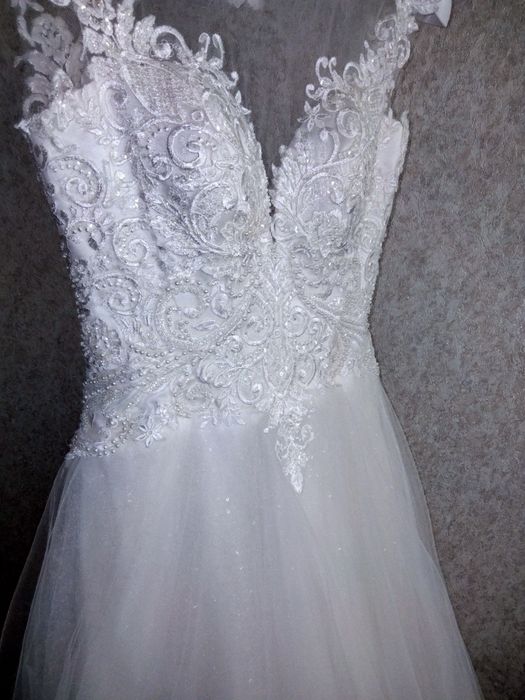 Изящное свадебное платье