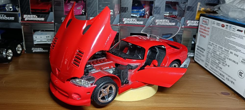 Dodge viper gts maisto