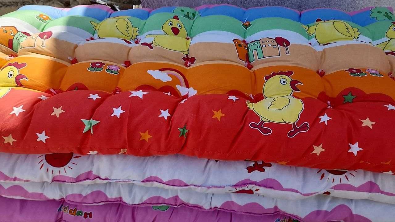детский матрац, подушка, одеяло и покрывало