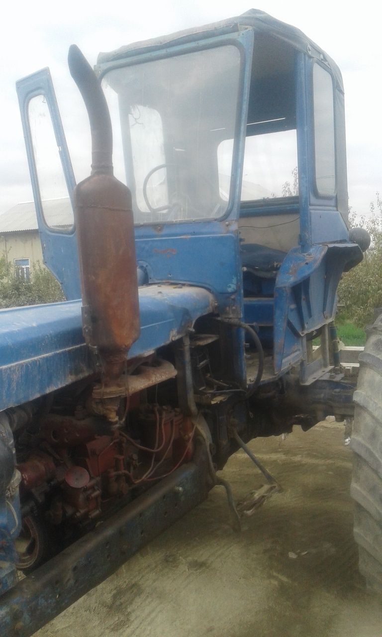 28 traktor sotiladi