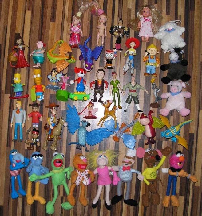 Lot de aprox. 240 jucarii - figurine majoritare Happy Meal - McDonalds