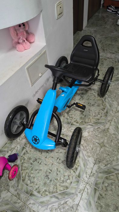 Vând kart cu pedale