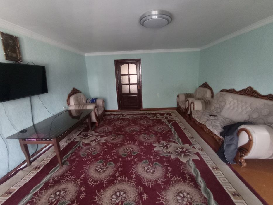 Уй срочно сотилади