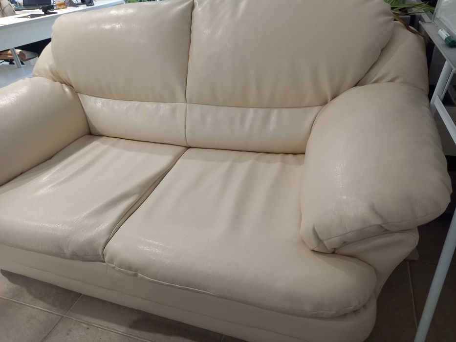 Продавам кожен разгаваем диван ”двойка”