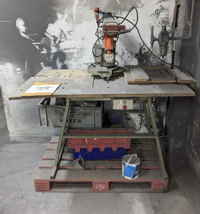 Радиален циркуляр DeWalt  DW8001 монофазен