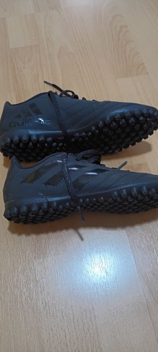 Детски футболни обувки