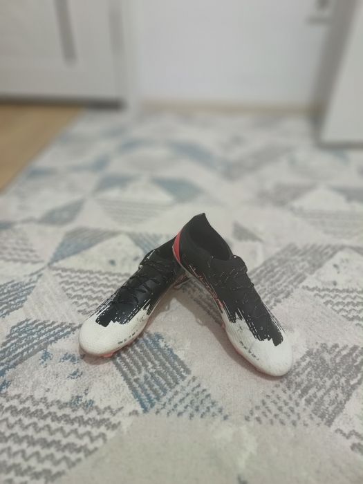 Продается бутсы сост очень хороший 2/3 раз носил цена 10к торг есть