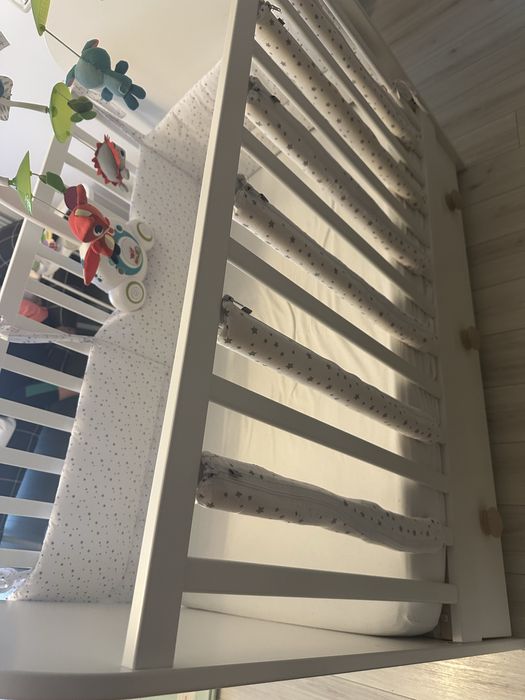 Pătuț bebe Ikea ,complet echipat, carusel și lenjerie – ca nou