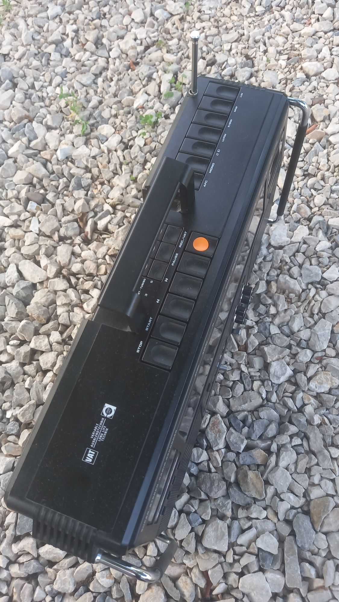 Грундиг RR 1040.Рядък колекционе.ски модел.Сервизиран и бачка на всичк