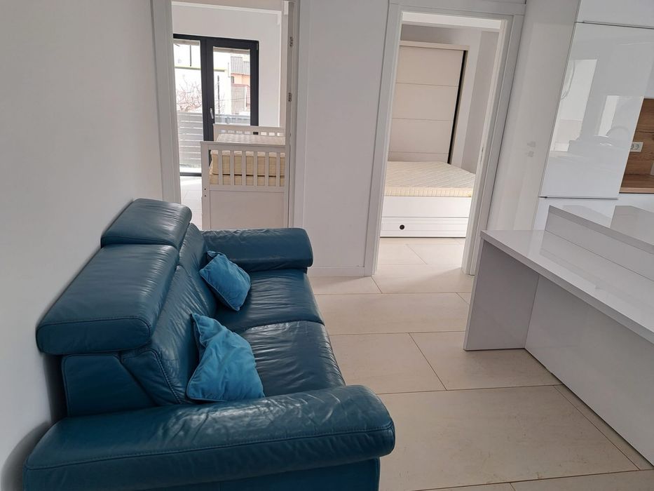 Inchiriez apartament 3 camere LUX Navodari Centru
