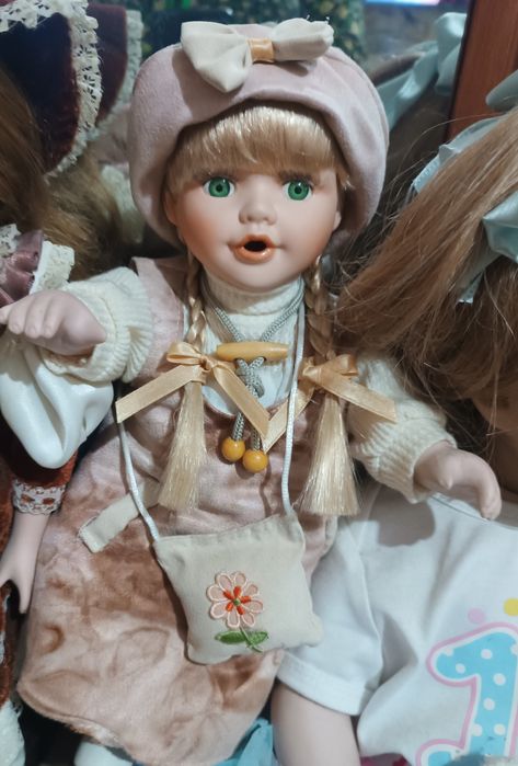 Продаю фарфоровые куклы