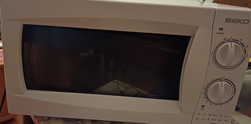 Cuptor microunde BEKO