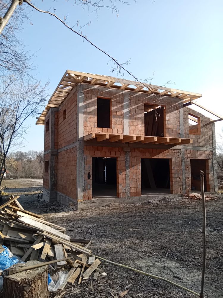 Firmă de construcții