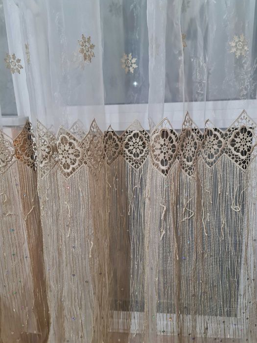Тънко перде с бродерия