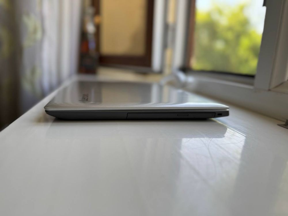 Noutbook LENOVO  i3.  149 $ BITARI ! (SSD 512/ Videokarta 2gb)