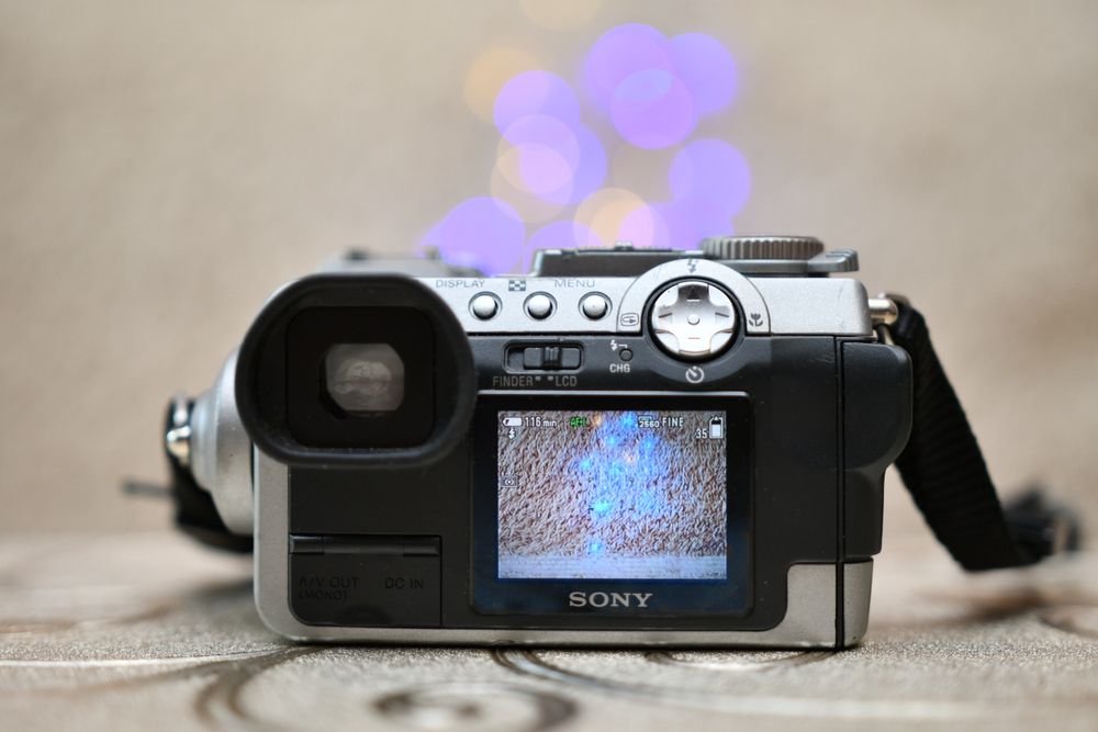 Дигитална камера Sony DSC-F707