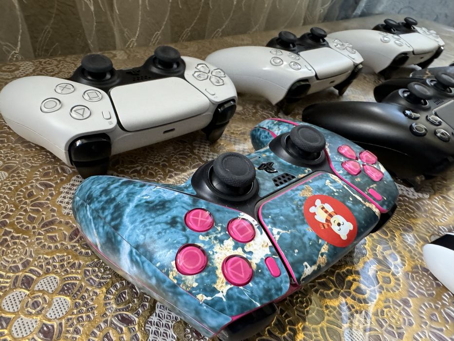 DualSense на PlayStation 5 EAC в разных цветах!почти новые!оригиналы