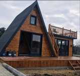 Cabane stil -aframe din lemn la gata dau la rosu
