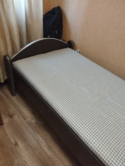 Продам односпальную кровать