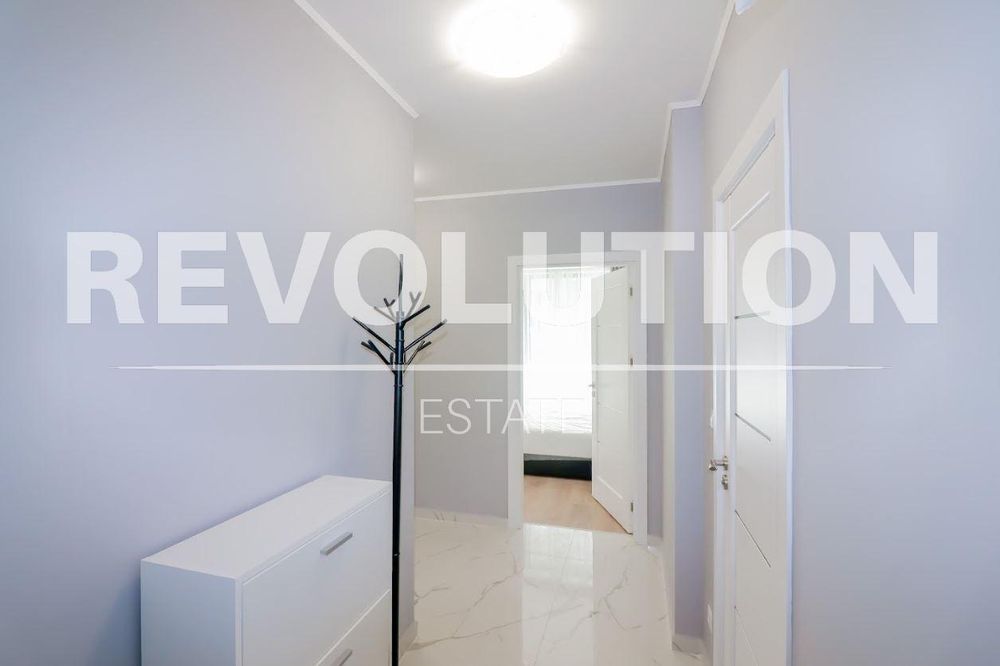 Дава се под наем Тристаен апартамент в Варна, Бриз - 95 кв.м за 1100 € - Снимка #3