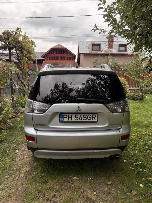 Mitsubishi Outlander 2.0 Di-D Instyle 4WD 7Locuri