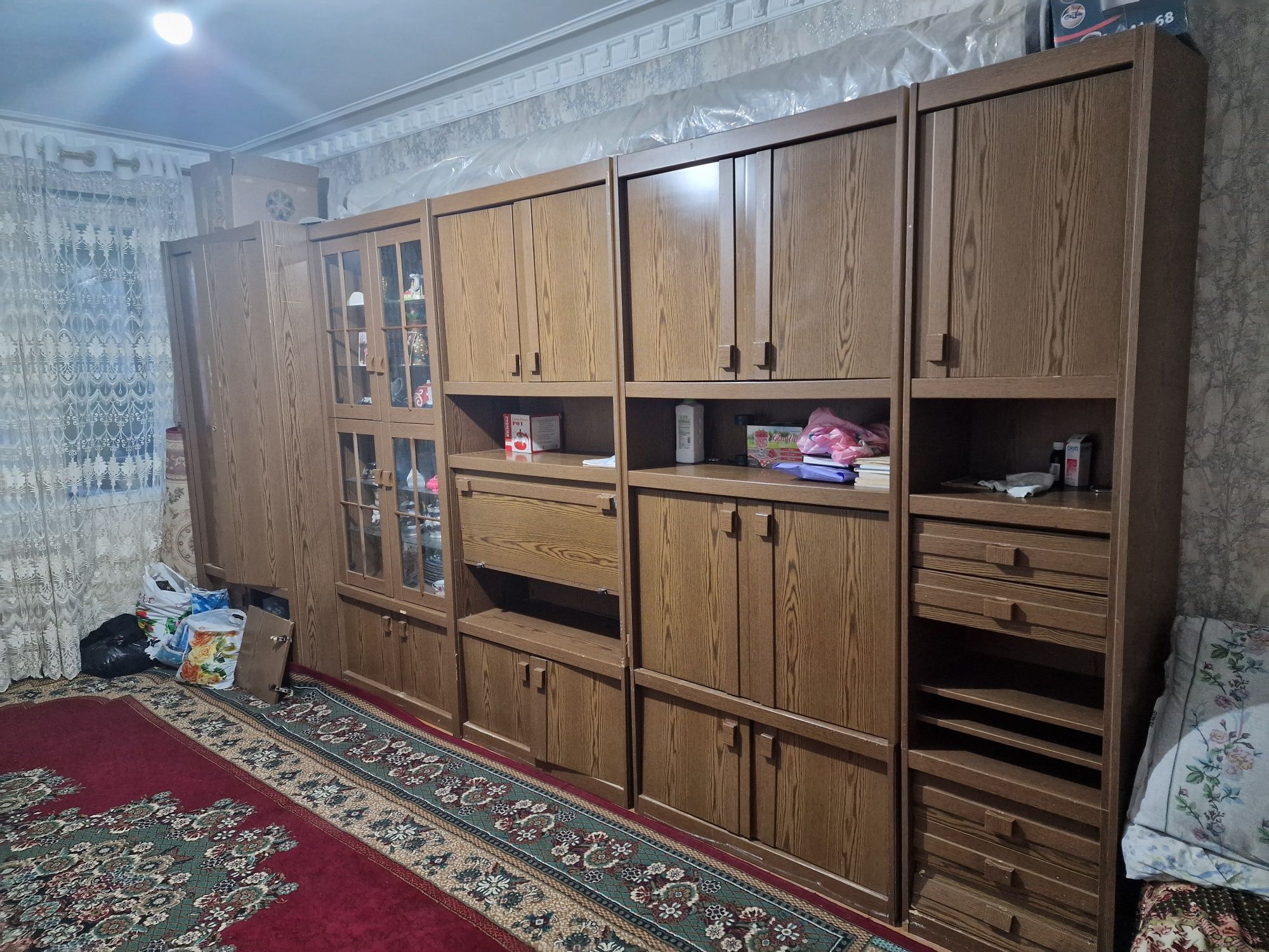 Stenka, shkaf holati yaxshi