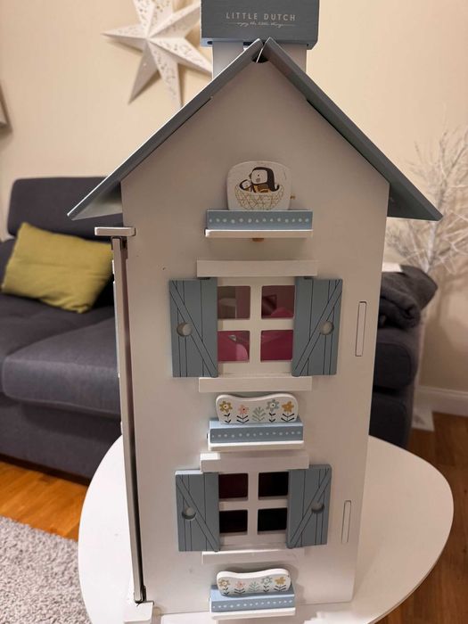 Casuta De Papusi Cu Mobilier Din Lemn Little Dutch