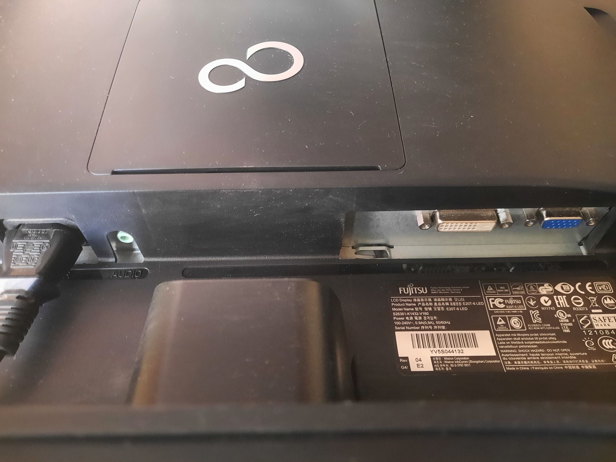 Fujitsu siemens stol kompyuteri