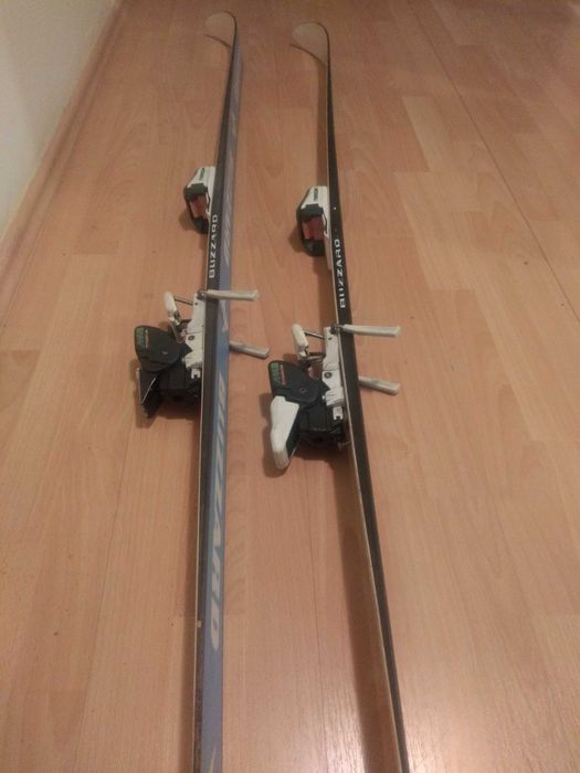 Vând skiuri Blizzard