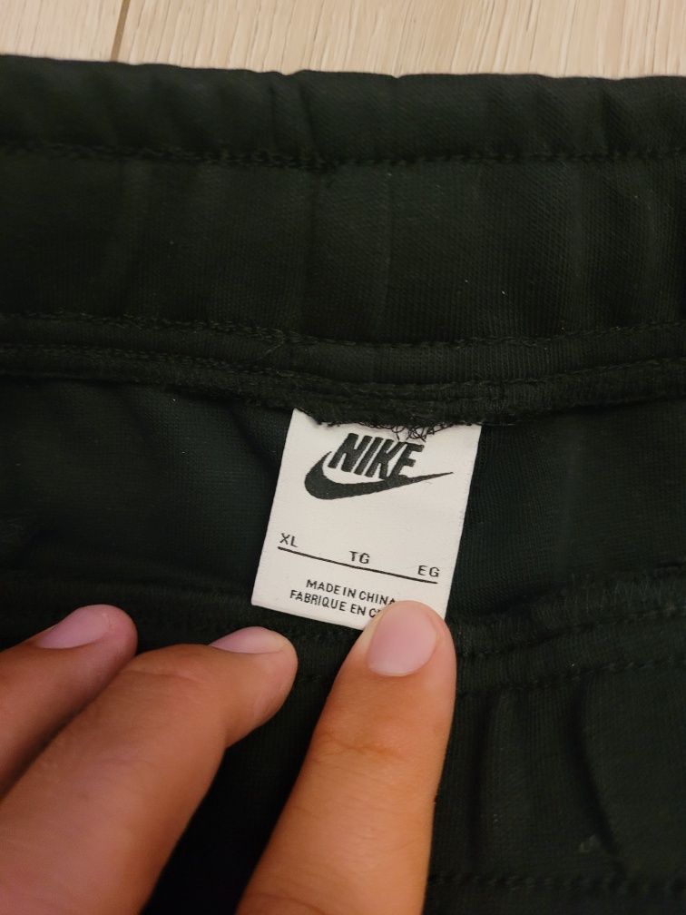 3 долнища на Nike размер Л