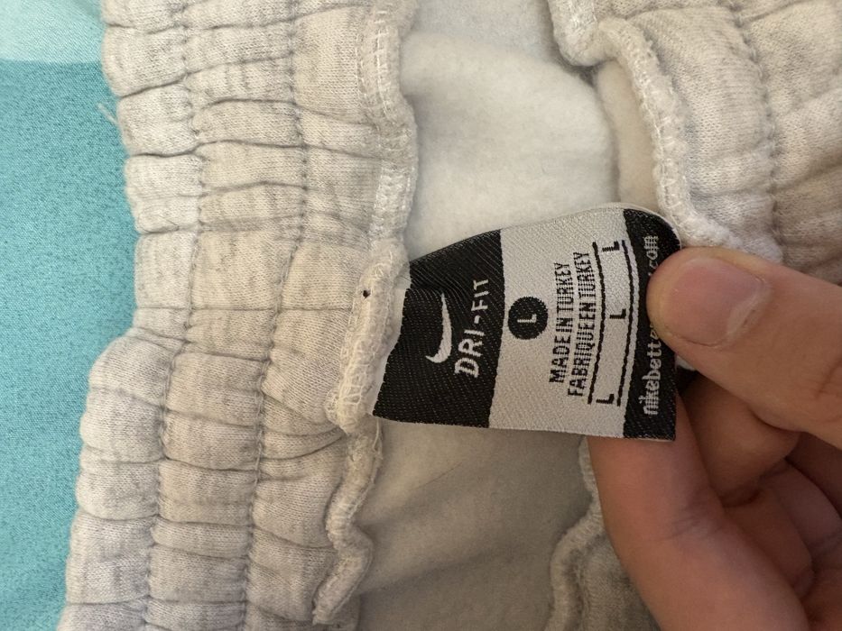 Долнище на Nike и къси дънки Pullbear