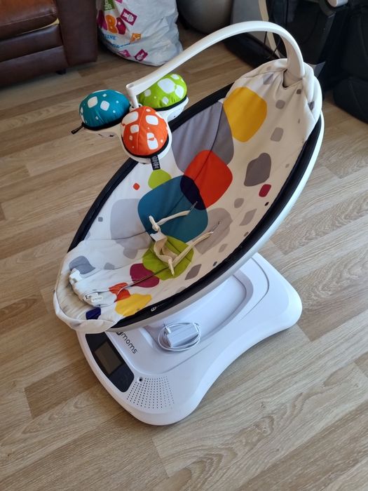 Електрическата бебешка люлка mamaRoo 4.0