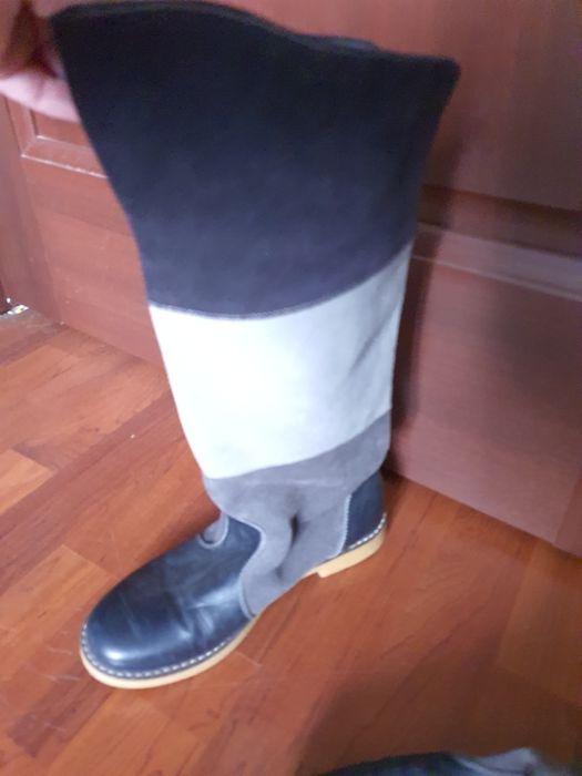 Cizme lasate din piele intoarsa