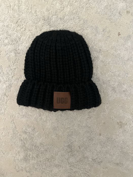 Вязанная шапка, черного цвета