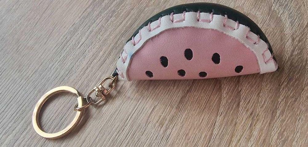 portofel cu avocado cu breloc pepene moale