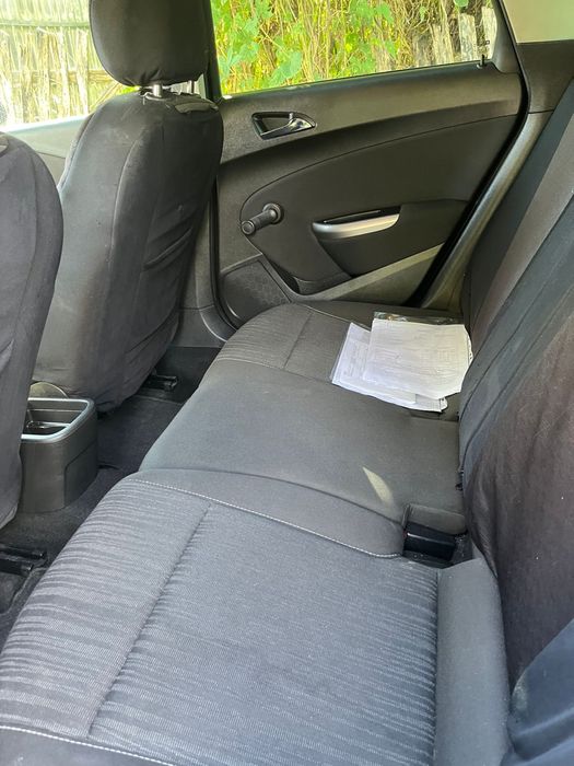 Vând Opel Astra J 2011