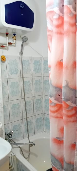 De închiriat garsonieră (camera de calin)