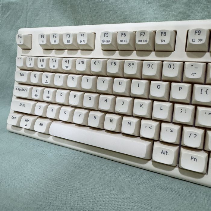 Механическая игровая клавиатура EWADN V97 кремовая