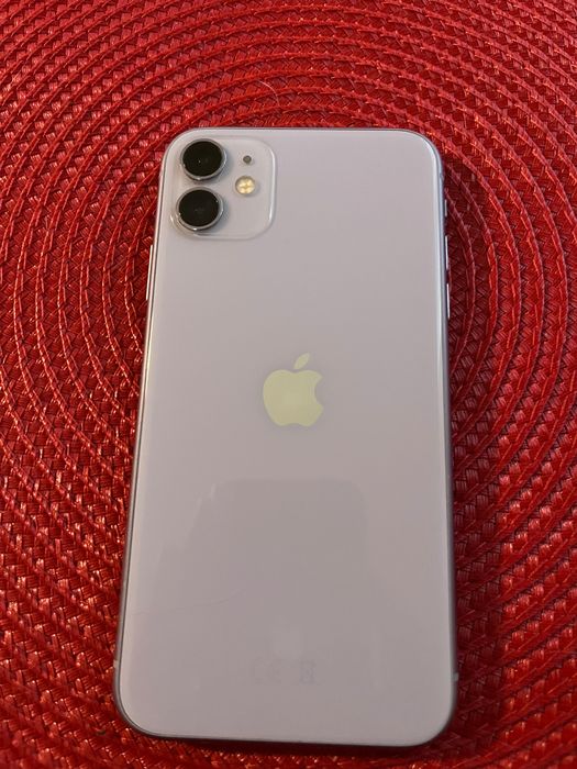 iPhone 11 лилав + 15 калъфа + 5 протектора – отлично състояние