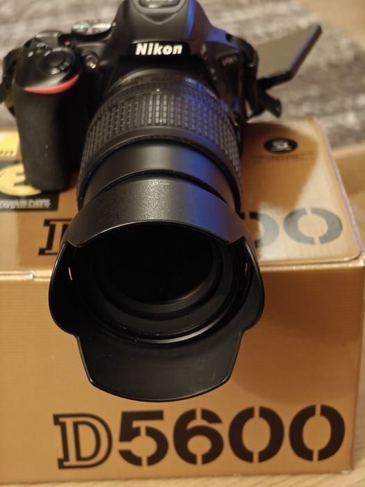 DSLR Nikon D5600 cu obiective 18-105, 10-20 AFP VR, Nikon 55 2.8 Macro