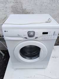 Продам стиральную машину лджи LG на 5 кг.