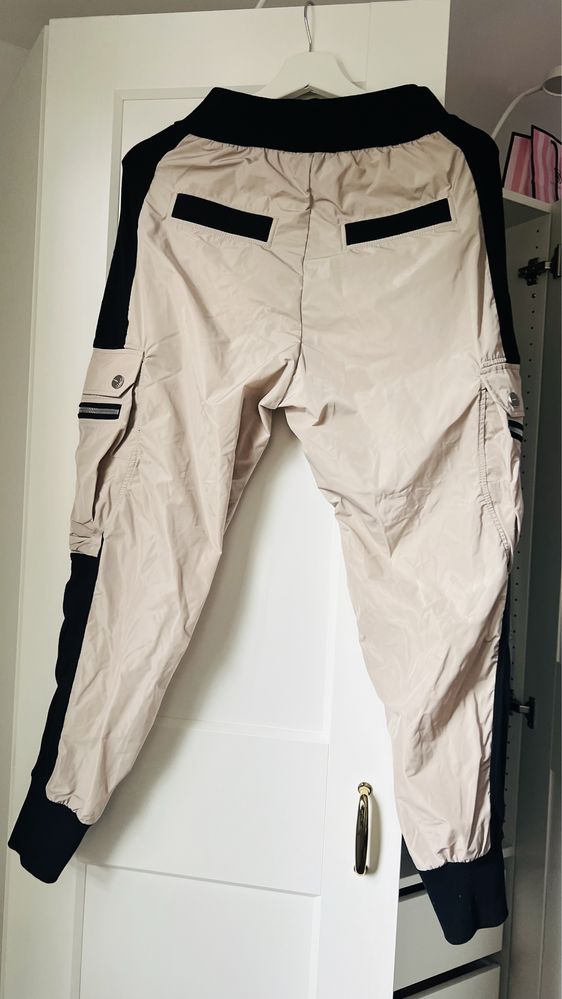 Pantaloni damǎ bej XS Made By Society noi cu eticheta