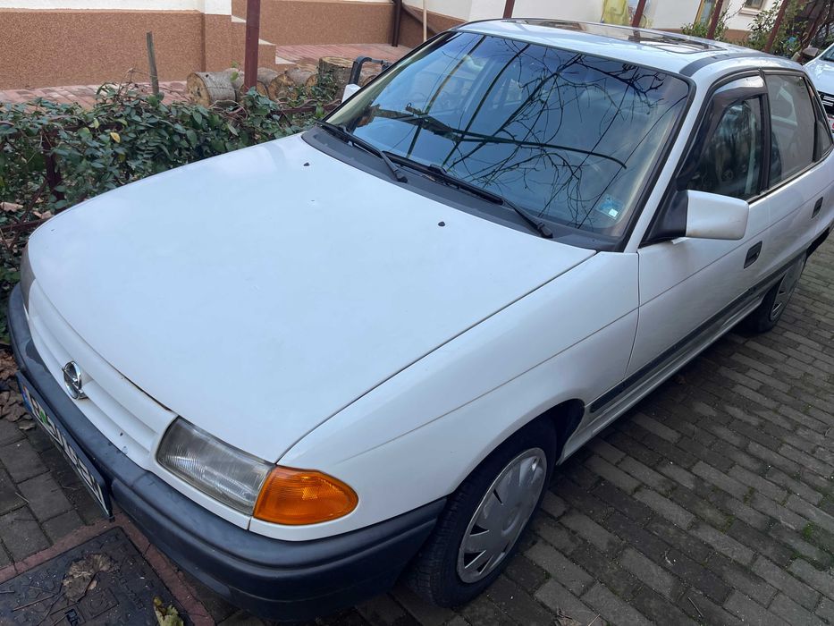 De vânzare Opel Astra F sedan 1,4 60 CP MT