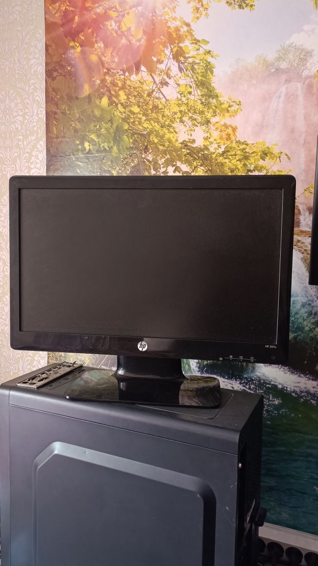 Монитор HP в отличном состоянии!