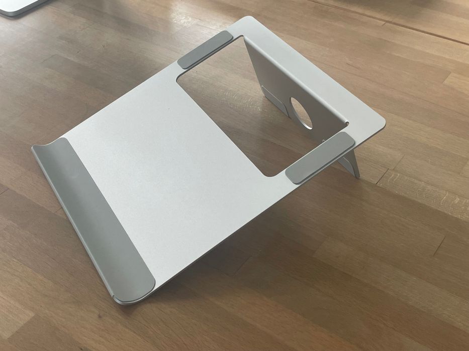 Stoc 6 buc x stand din aluminiu pentru Macbook 13-15"